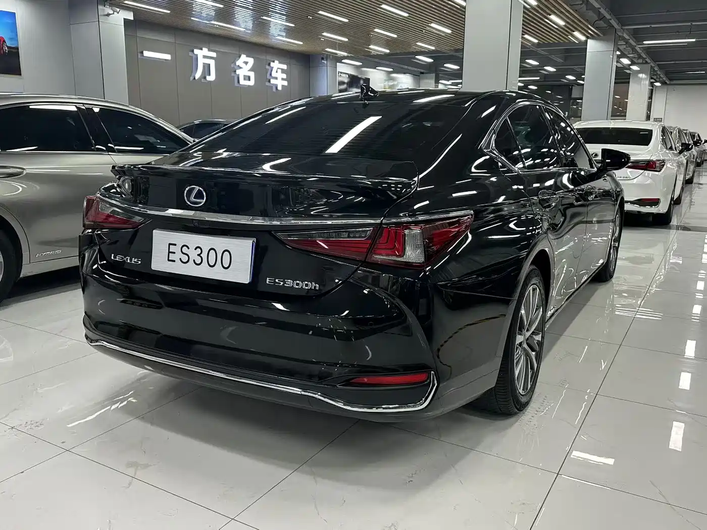 Lexus ES 2020 Model 300h Excellence Edition фото 9