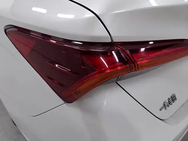 Toyota Avalon 2019 Hybrid 2.5L XLE Premium Edition China V фото 17