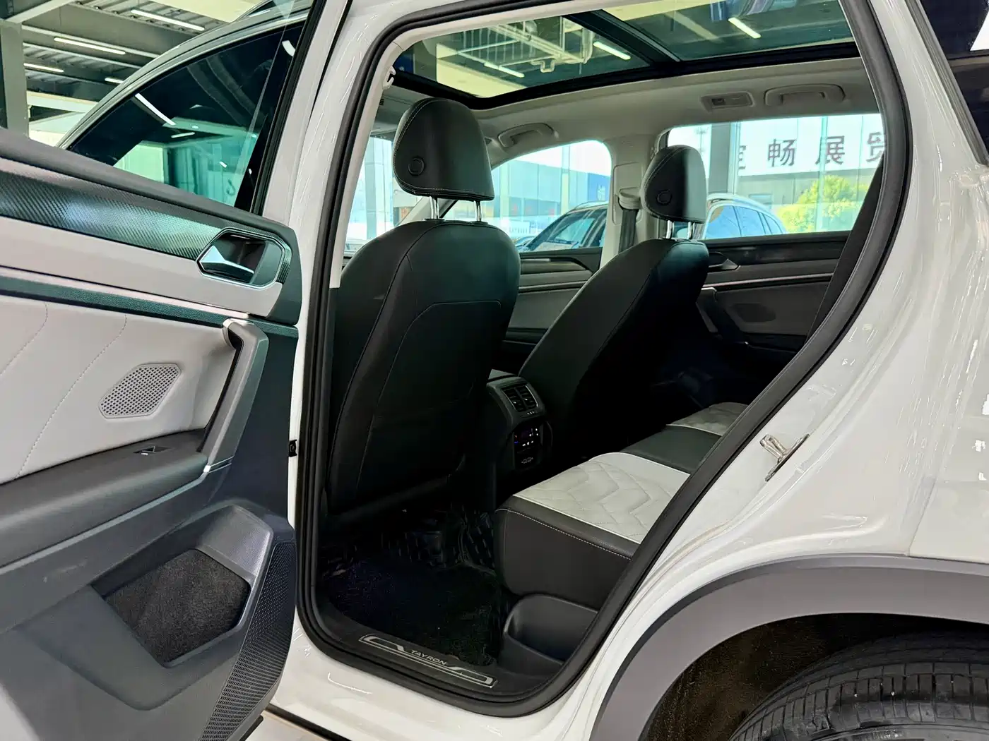Volkswagen Tayron 2023 280TSI 2WD Luxury Plus Advanced Edition фото 5
