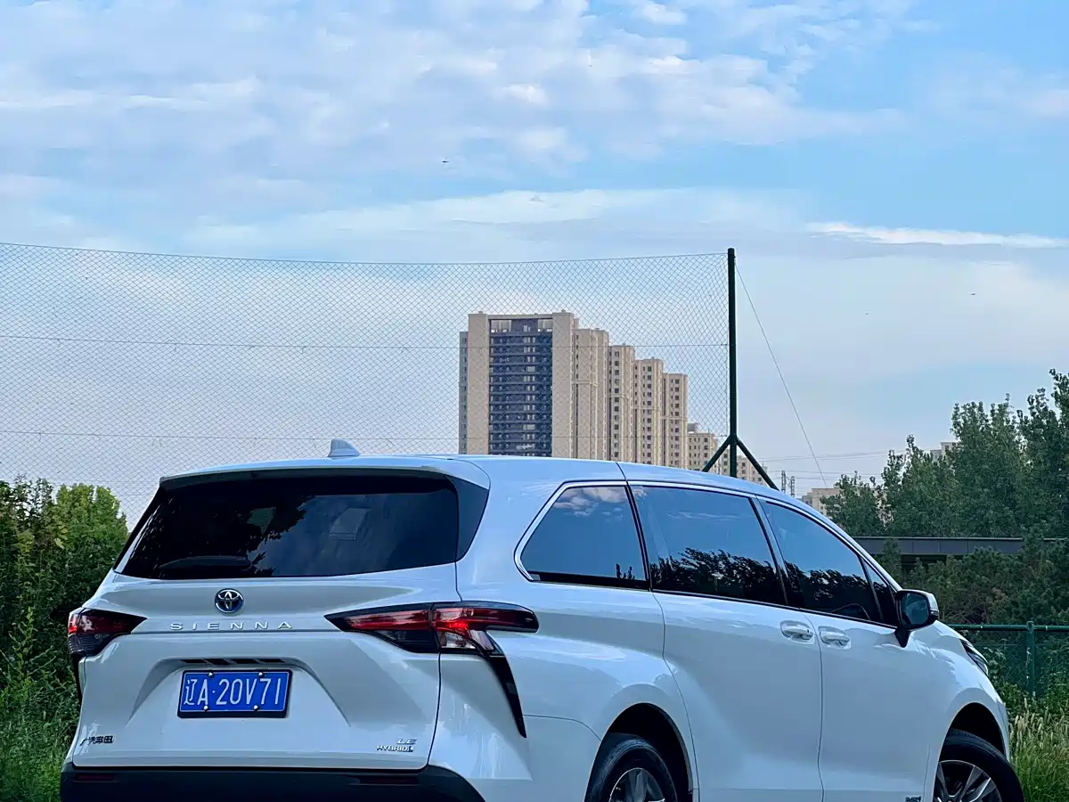 Toyota Sienna 2024 2.5L Hybrid Comfort Edition фото 7