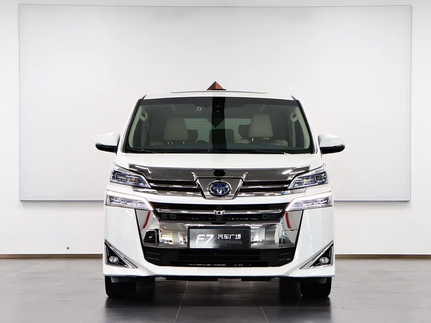 Toyota Vellfire 2020 Twin Engine 2.5L HV Premium Edition фото 2