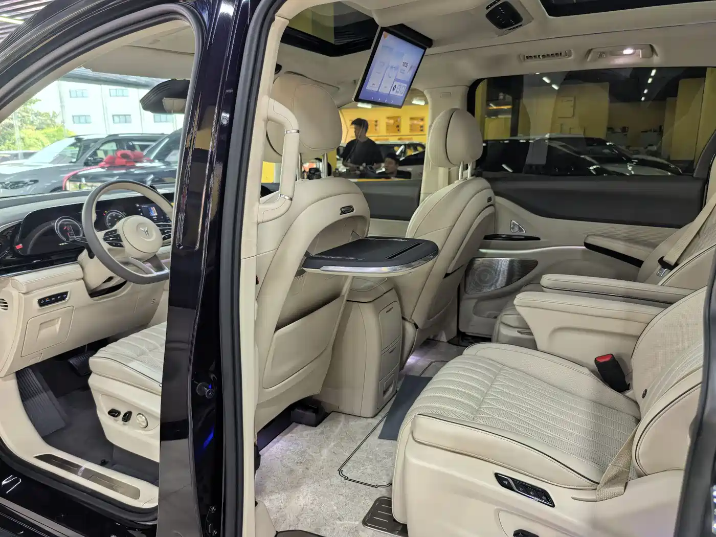 Voyah Auto Voyah Dreamer 2024 PHEV Extended Range Flagship Edition фото 5