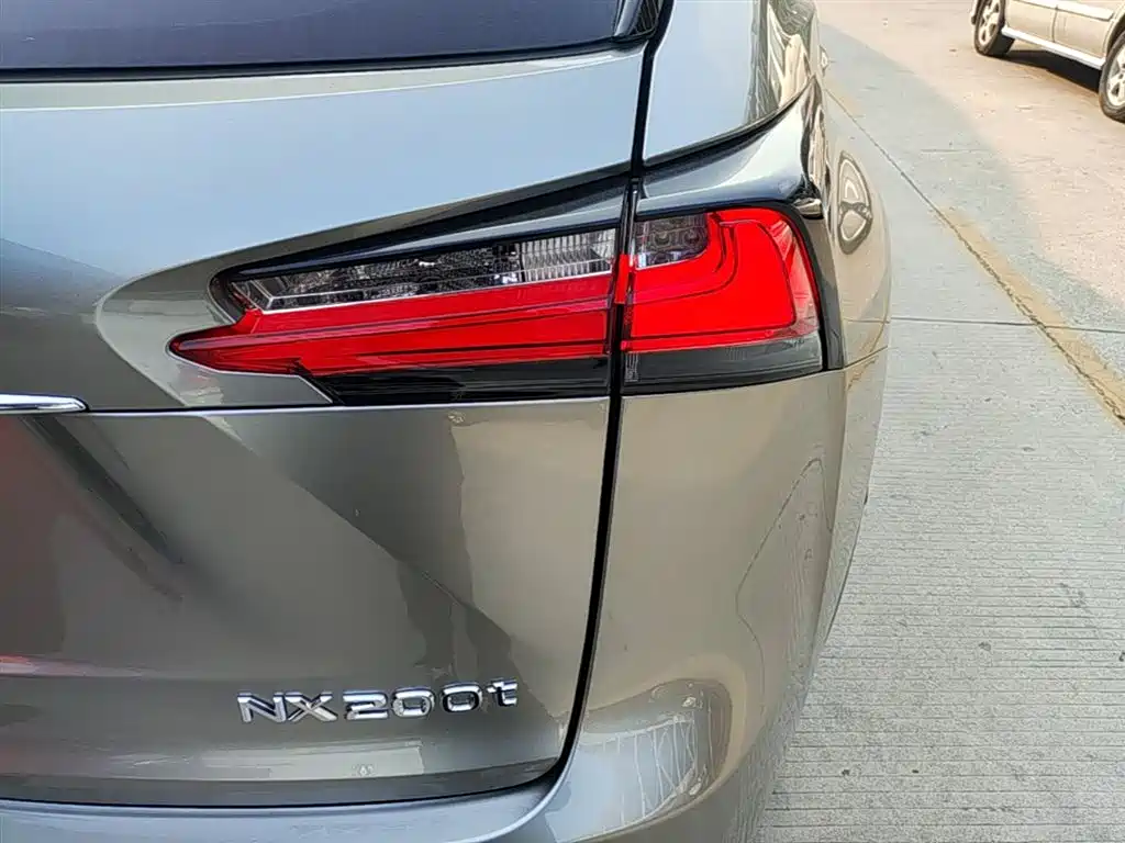 Lexus NX 2015 200t AWD F Sport фото 8