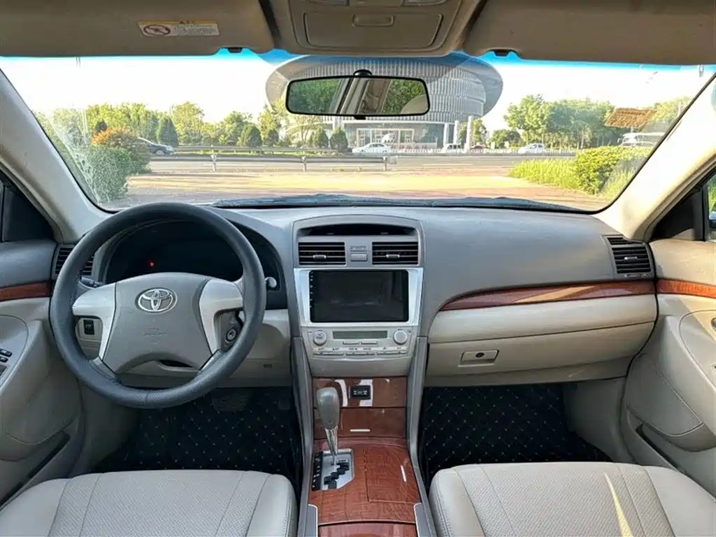 Toyota Camry 2013 200E Classic Elite Edition фото 9