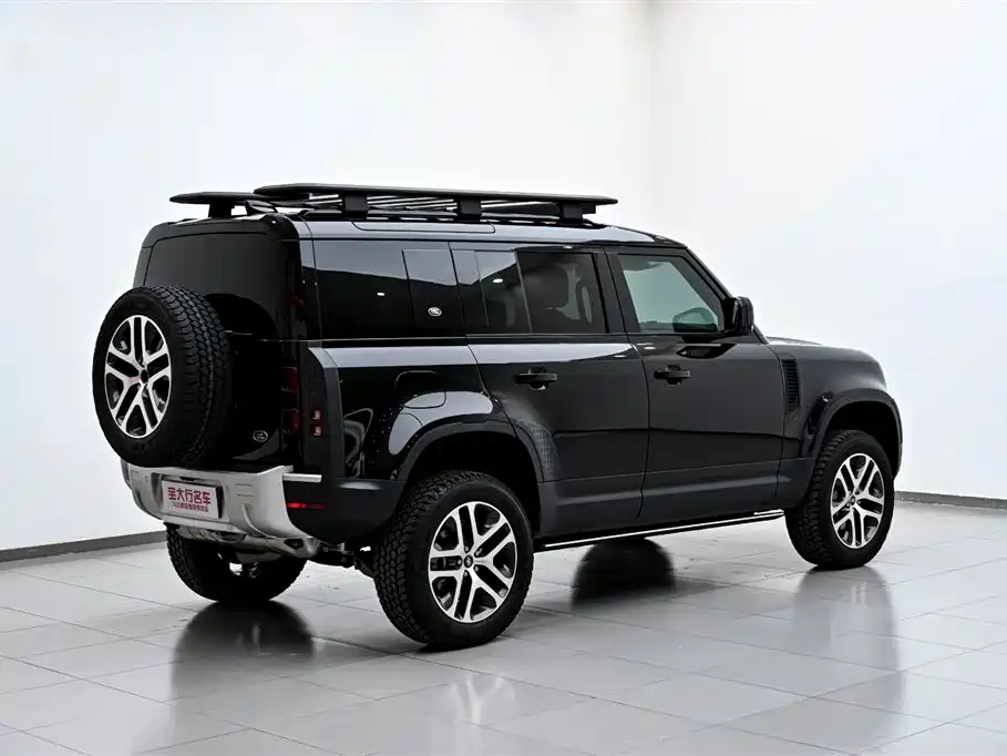 Land Rover Defender 2024 110 3.0T P400 Dark Special Edition фото 7