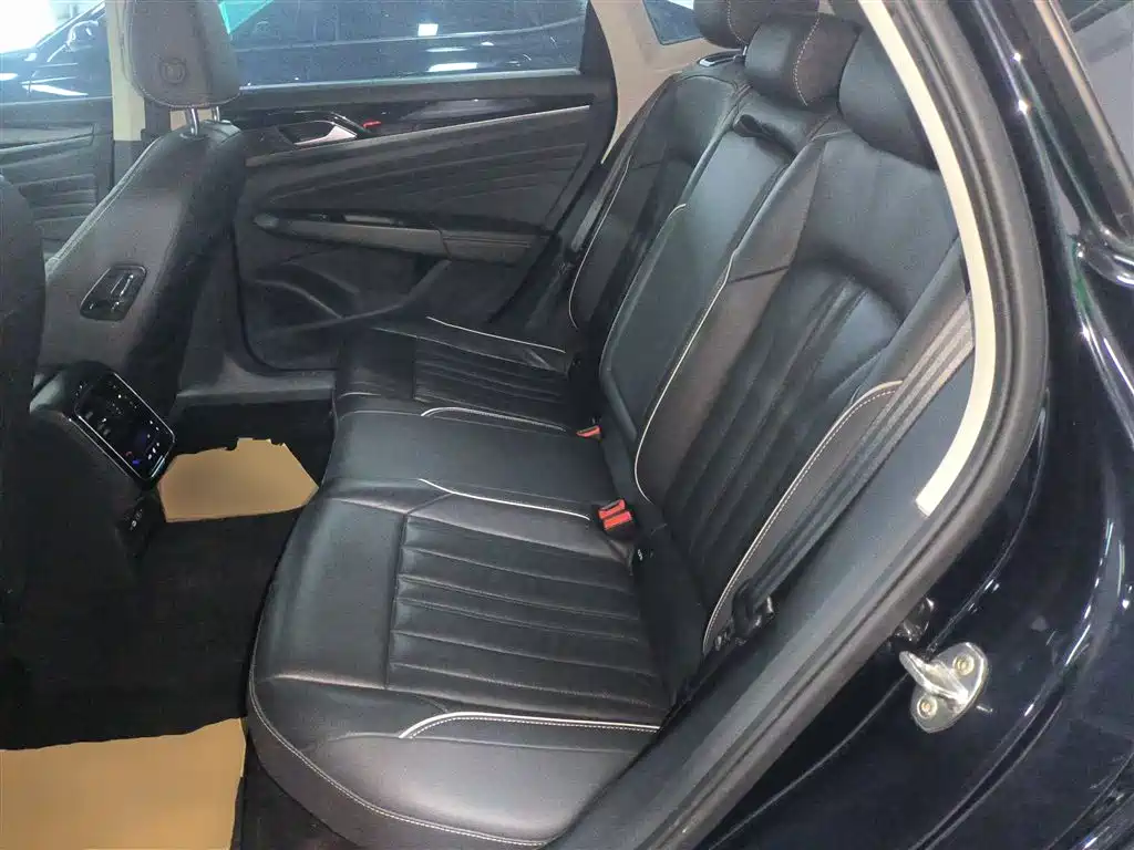 Volkswagen Passat 2023 330TSI Starlight Elite Edition фото 17