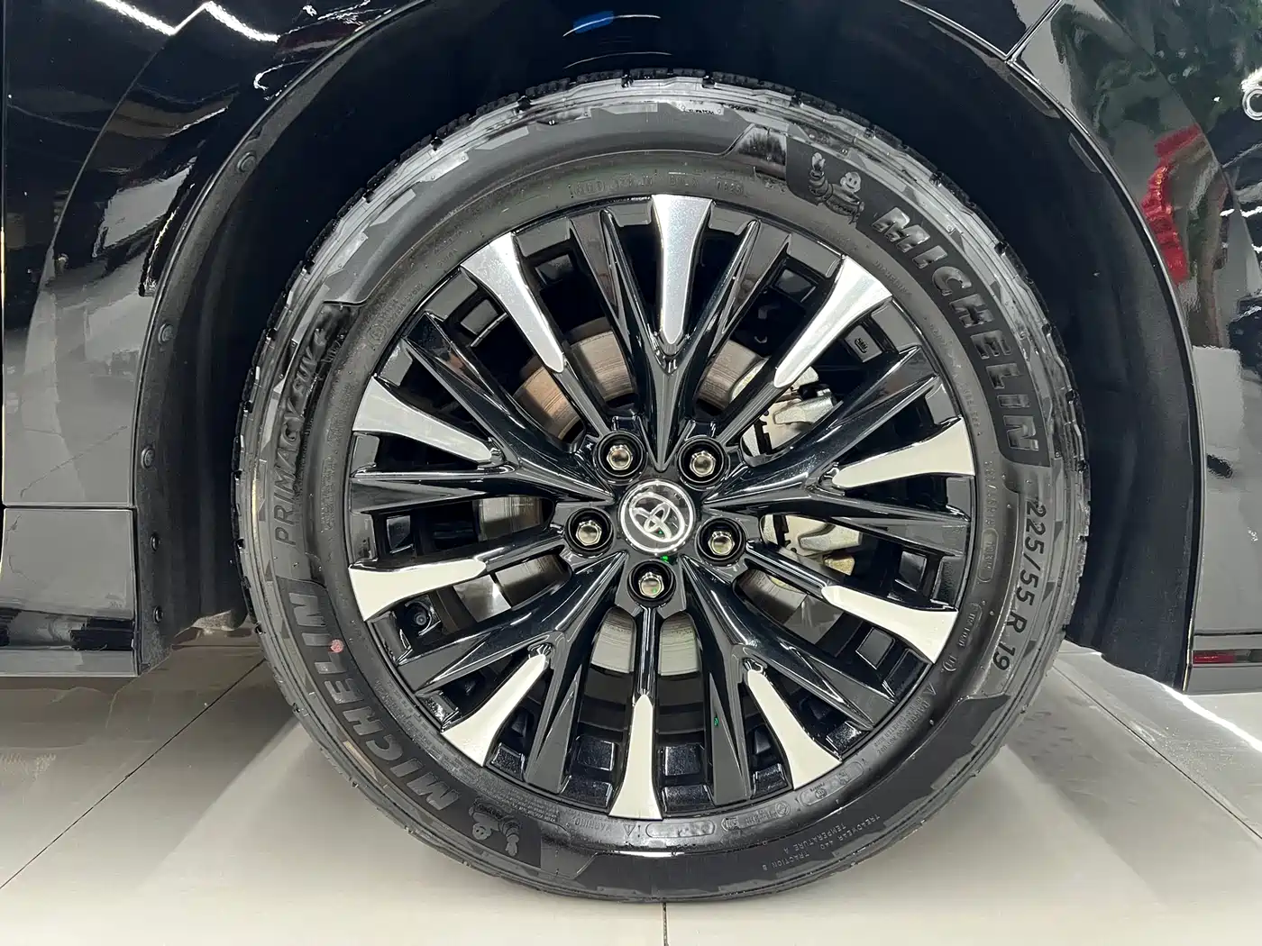 Toyota Alphard 2024 Hybrid 2.5L Ultimate Enjoyment Edition фото 29