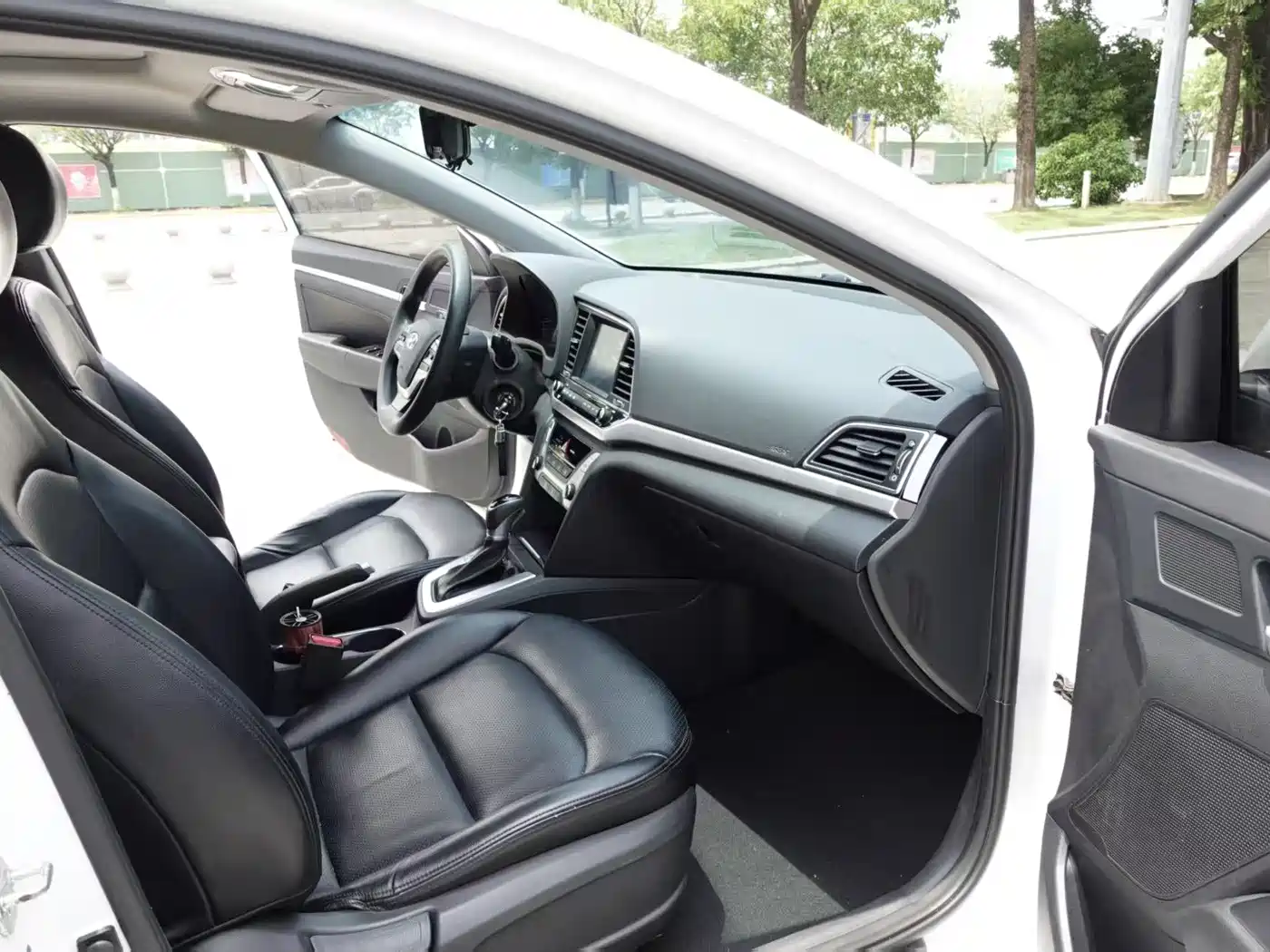 Hyundai Elantra 2016 Model 1.6L Automatic Smart Elite фото 10