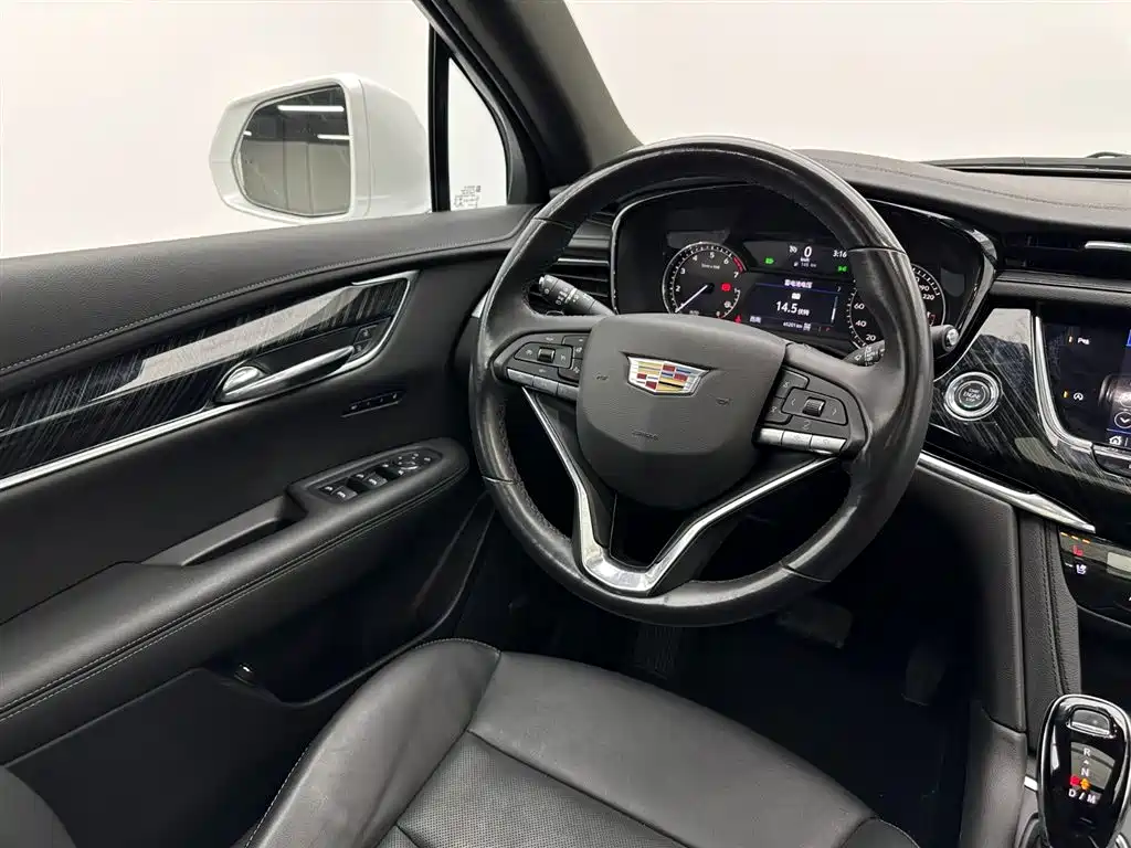 CADILLAC XT6