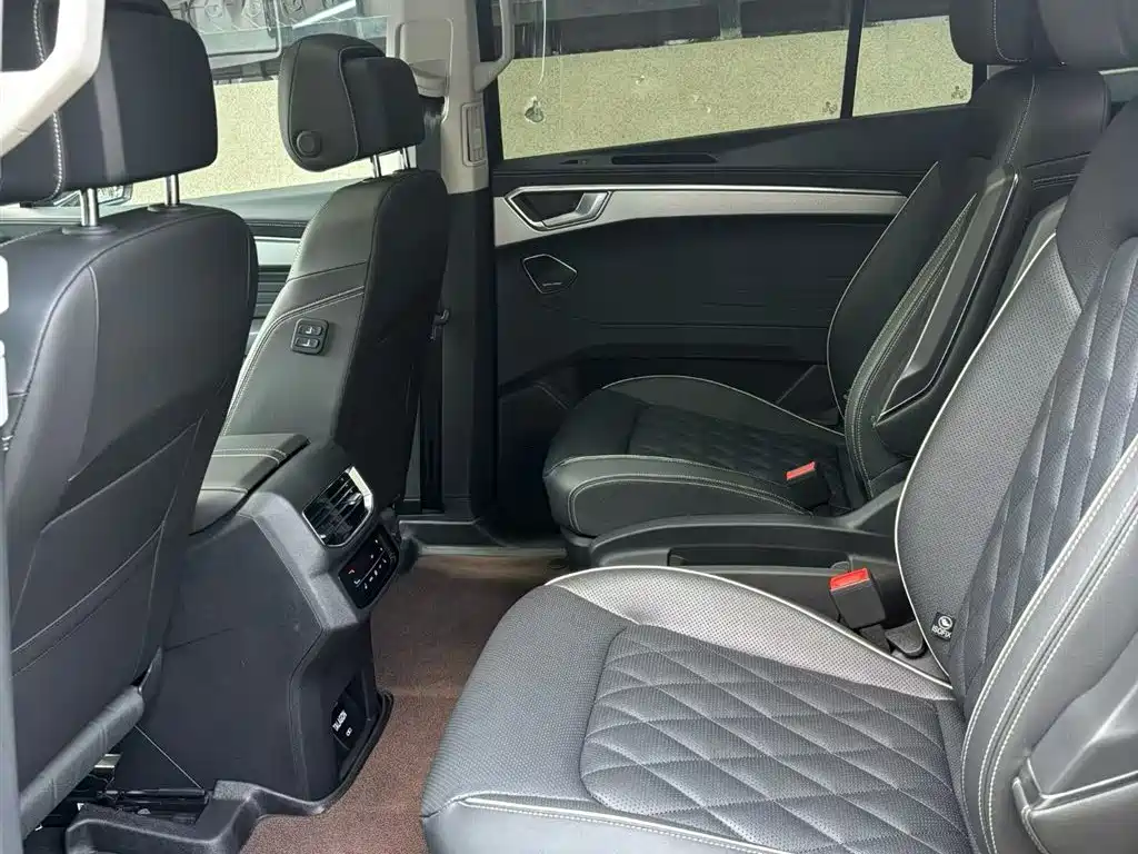 Volkswagen Talagon 2023 Facelift 530TSI 4WD Flagship Victory Pro Edition 6-Seater фото 8