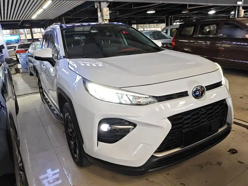 Toyota Wildlander 2020 2.0L CVT 2WD Tech Edition фото 4