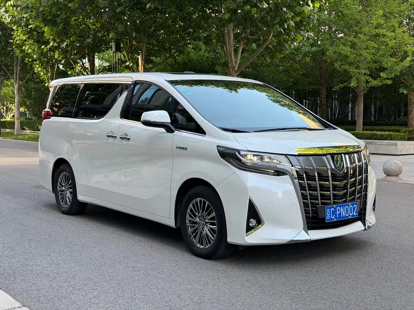 Toyota Alphard 2020 Hybrid 2.5L Premium Edition фото 3