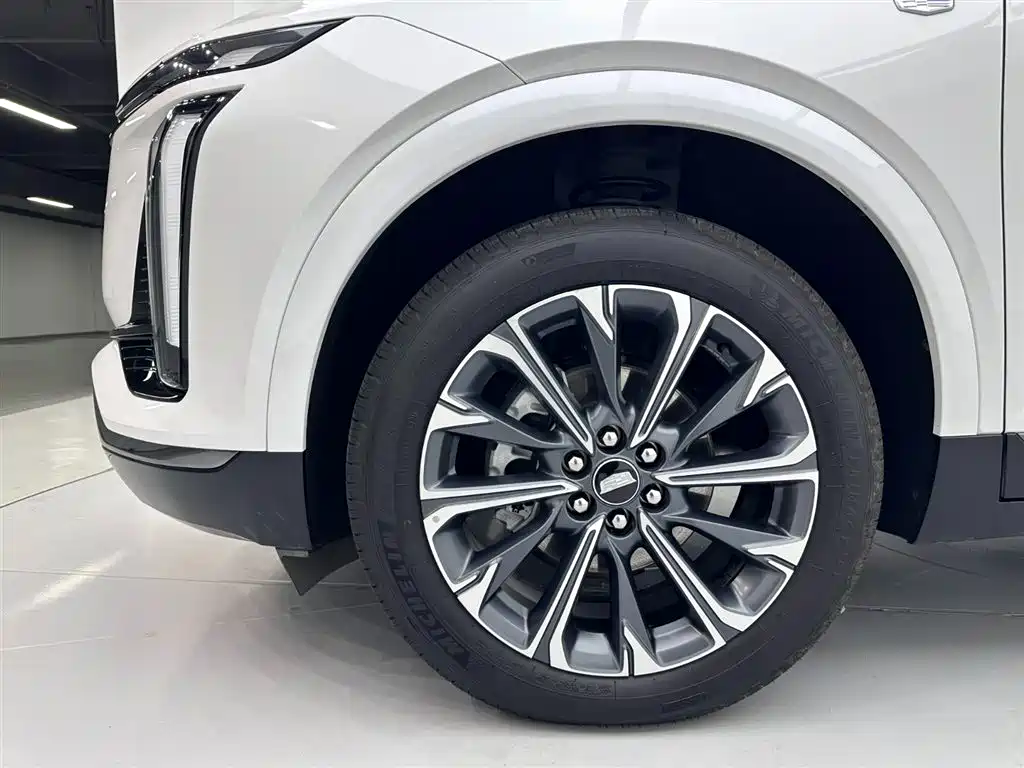 Cadillac XT5 2025 2.0T Luxury фото 29