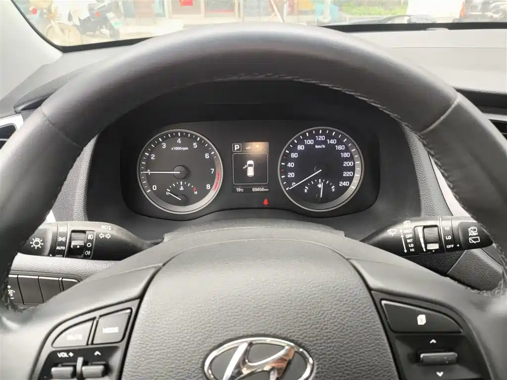 Hyundai Tucson 2015 1.6T Dual Clutch 2WD Smart фото 8