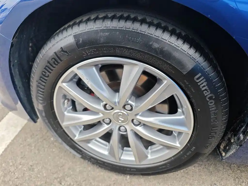 Фото 23 - Infiniti Q50L