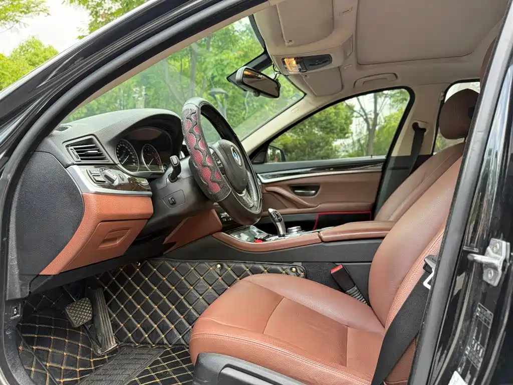 BMW 5 Series 2014 528Li Leading Edition фото 4