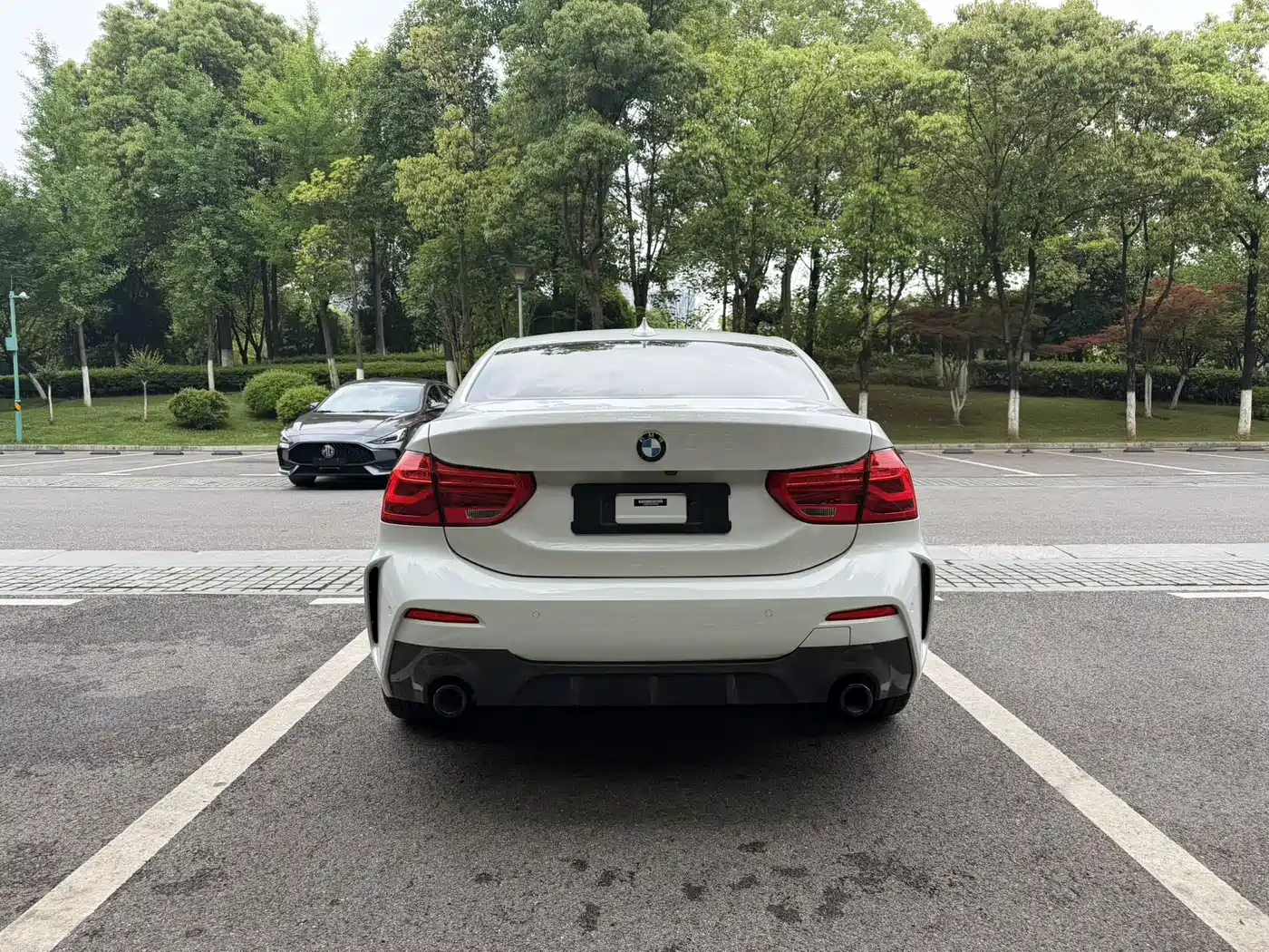 BMW 1 Series 2022 120i M Sport Shadow Edition фото 5