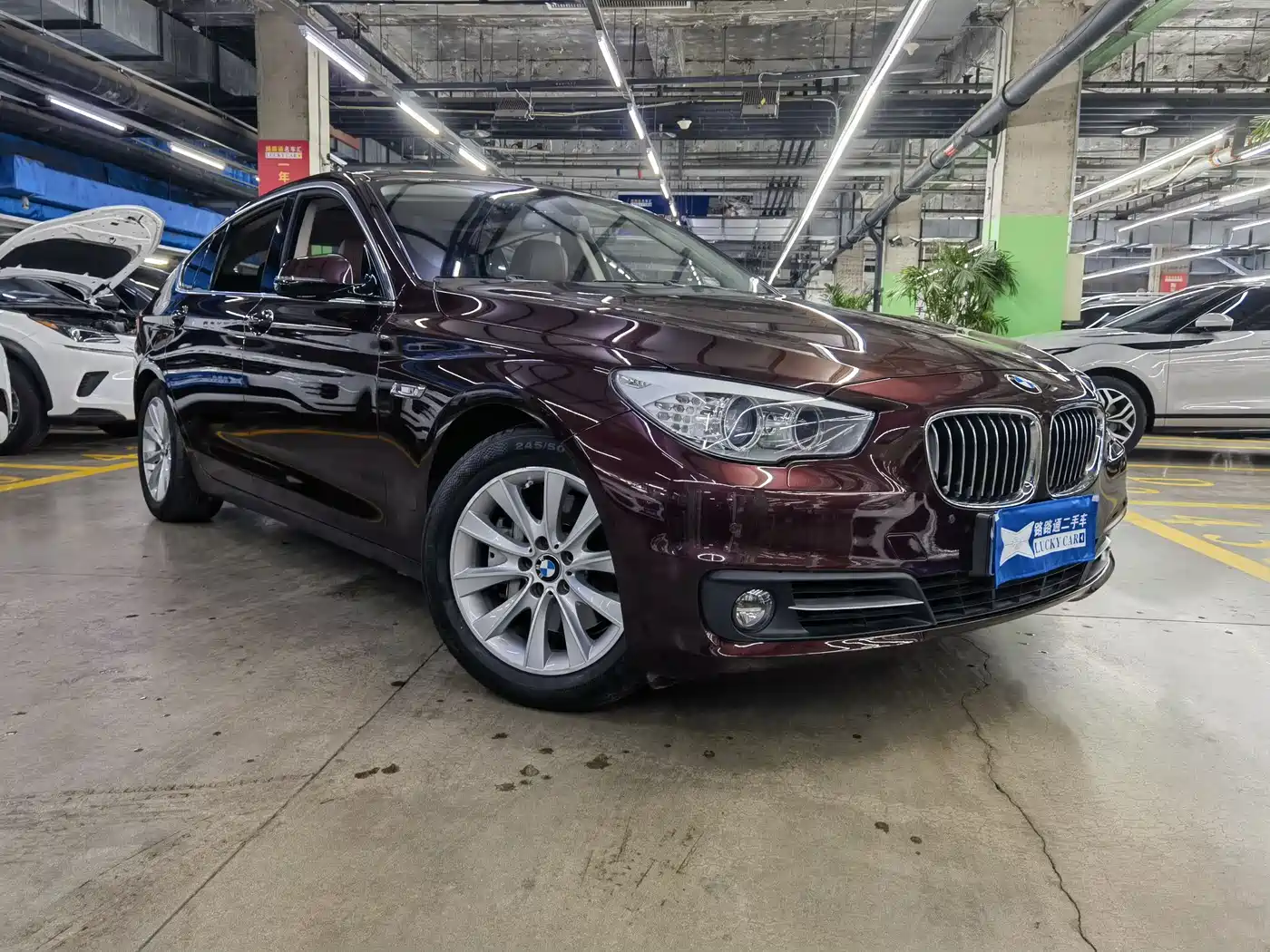 BMW 5 Series GT 2015 528i Leading фото 3