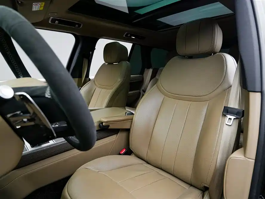 Land Rover Range Rover 2024 3.0 L6 360PS Golden Age Edition фото 11