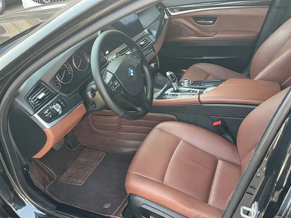 BMW 5 Series 2014 520Li Elegance фото 14