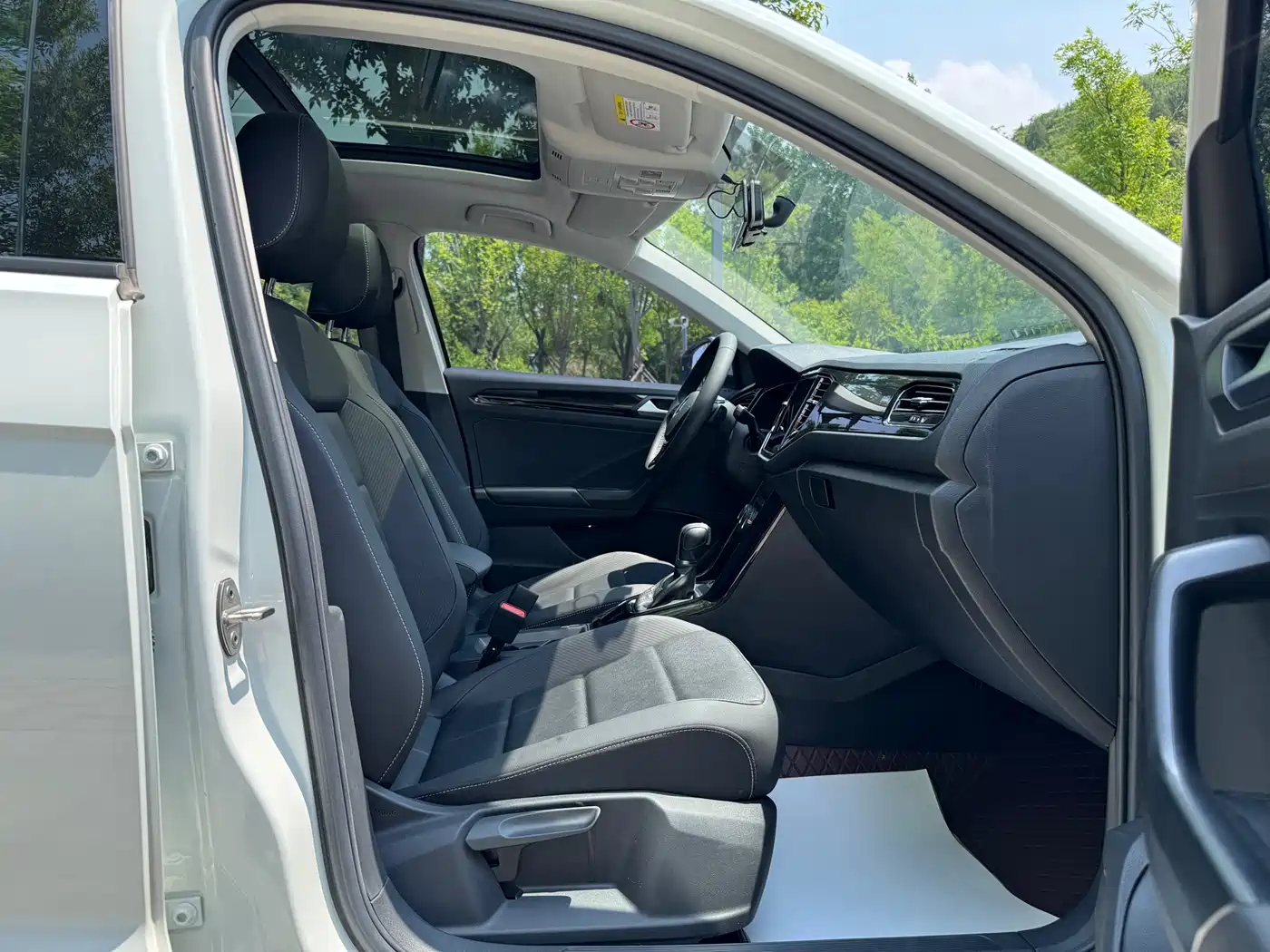 Volkswagen T-ROC 2021 280TSI DSG 2WD Comfort Smart Connect Edition фото 24