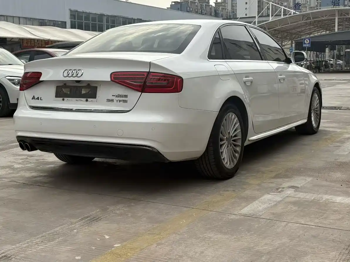 Audi A4L 2015 35 TFSI Auto Comfort фото 9