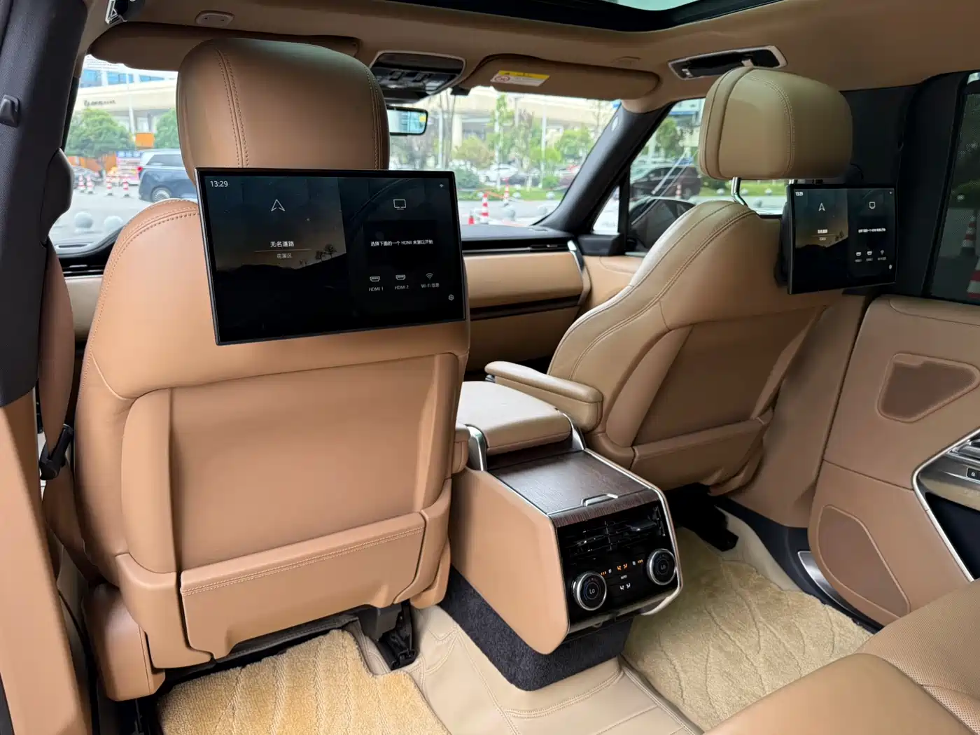 Land Rover Range Rover 2023 3.0 L6 400PS Genesis Extended Version фото 20