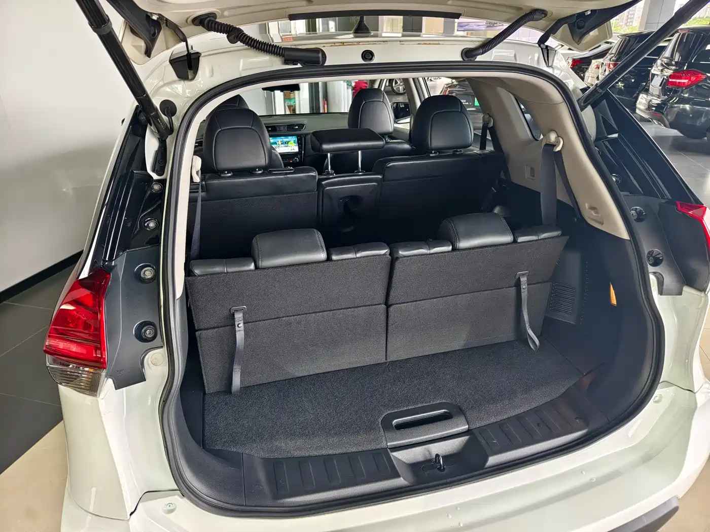 Фото 10 - Nissan X-Trail