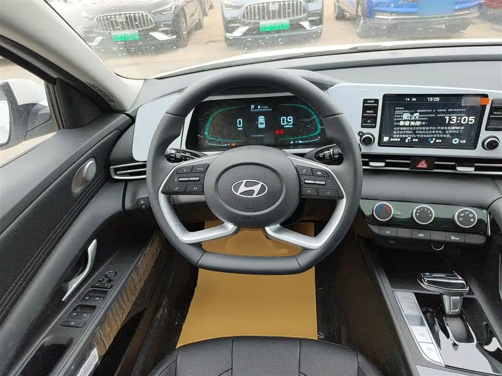 MODERN ELANTRA
