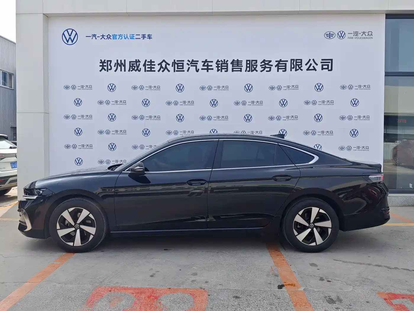 Volkswagen Magotan 2026 300TSI Premium Edition Eye-catcher фото 3