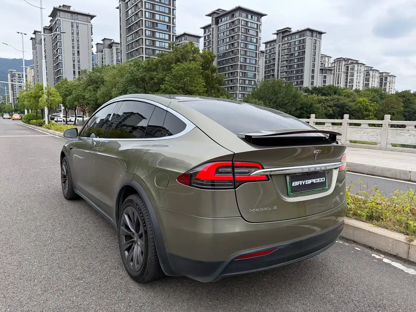 TESLA MODEL X
