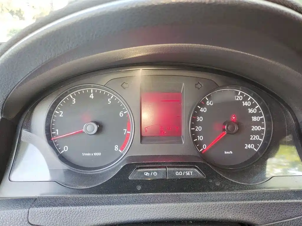 Volkswagen Santana 2013 1.6L Manual Trend Edition фото 4