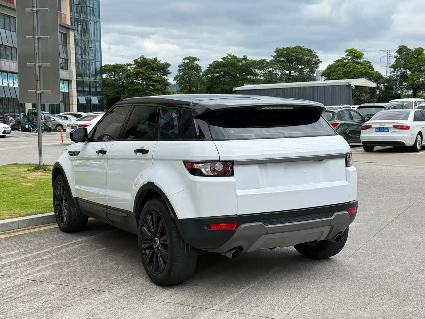 Land Rover Range Rover Evoque 2016 2015 2.0T 5-Door Intelligent Edition