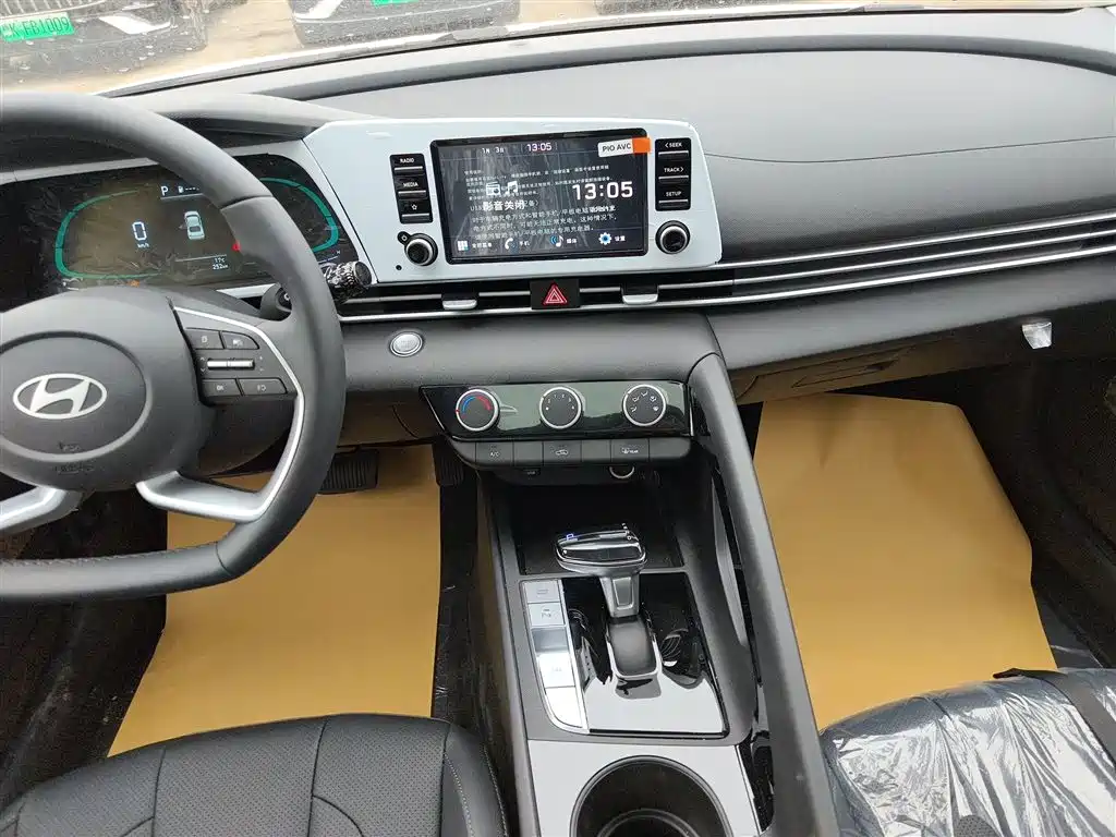 MODERN ELANTRA