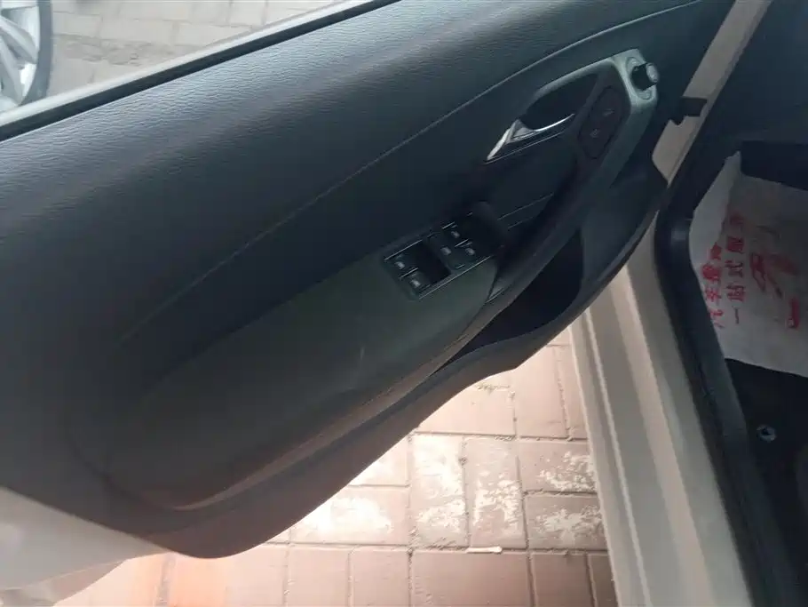 Volkswagen Polo 2016 1.4L Automatic Trend фото 7