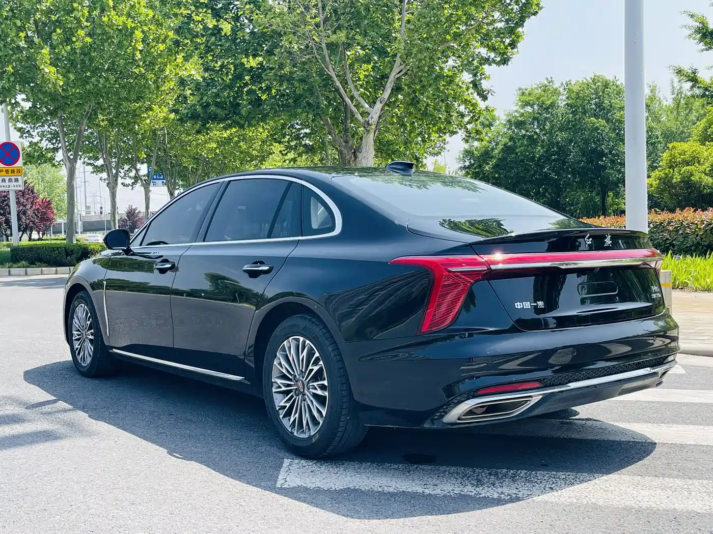 Hongqi H5 2024 1.5T DCT Smart Connect Flag Rhythm Edition фото 17
