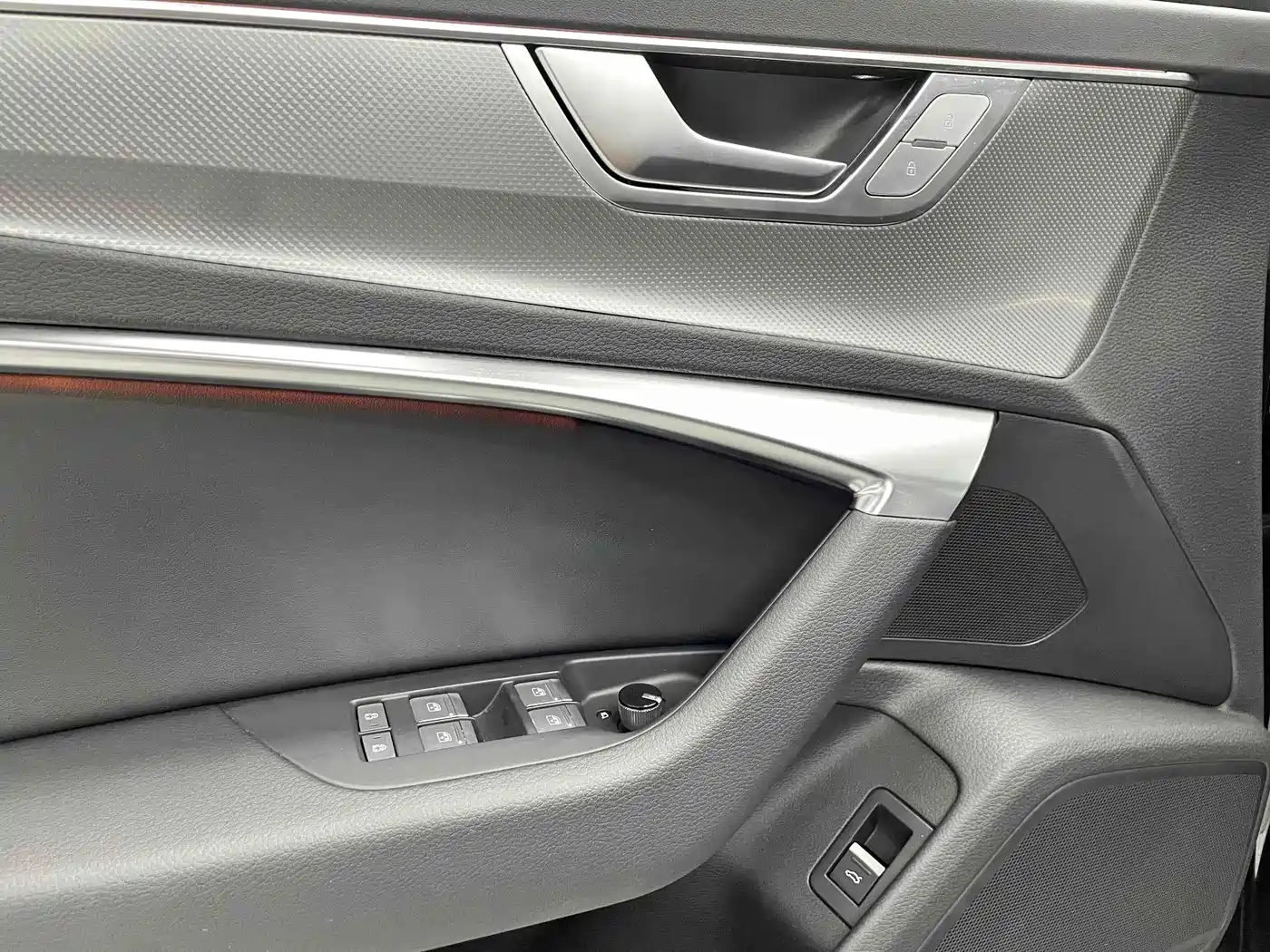 Фото 18 - Audi A6L