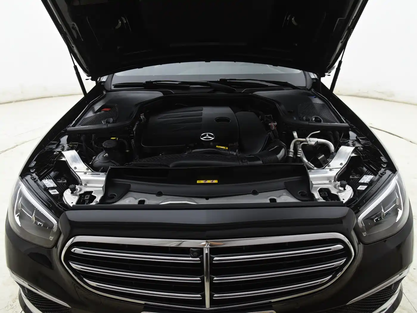 Mercedes-Benz E-Class 2022 Second Facelift E 300 L Luxury фото 12