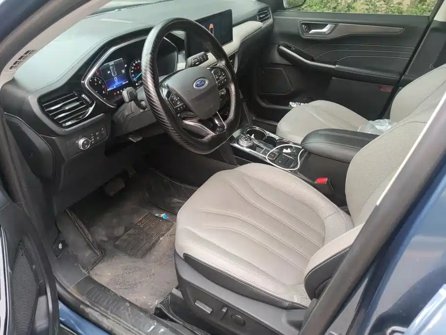 Photo 9 - Ford Escape