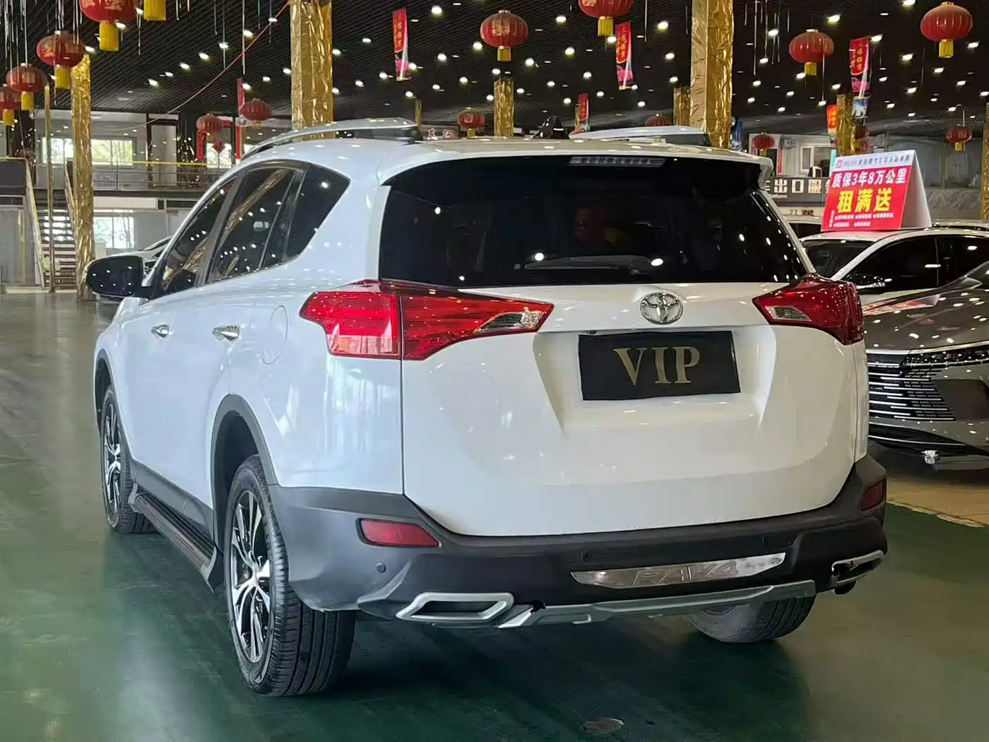Фото 9 - Toyota RAV4