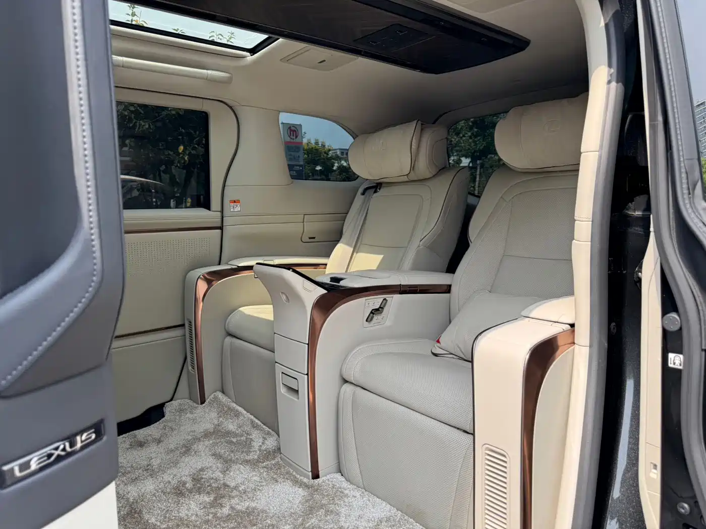 Lexus LM 2026 2025 Model 500h Four-Seater Imperial Edition