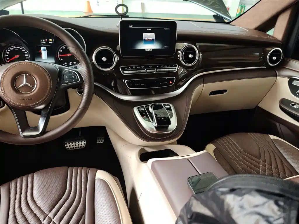 Mercedes-Benz V-Class 2017 Model V 260 Premium Edition фото 13