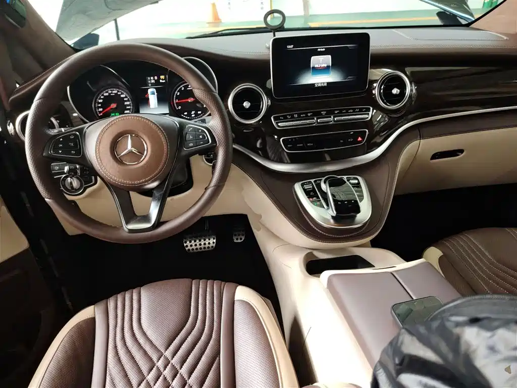 Mercedes-Benz V-Class 2017 Model V 260 Premium Edition фото 10