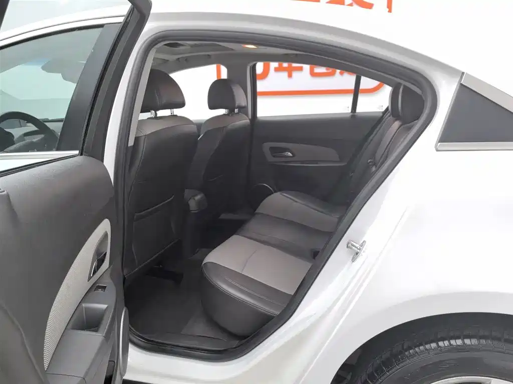 Chevrolet Cruze 2013 Model 1.8L SE AT фото 15