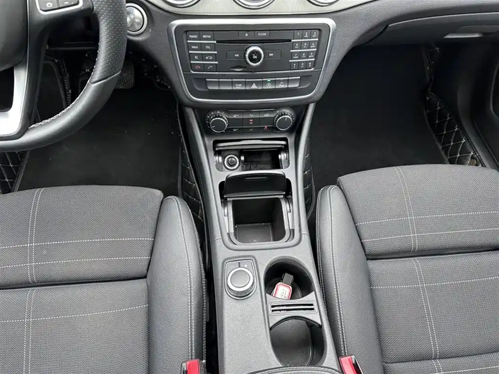 Mercedes-Benz CLA (Import) 2016 Facelift CLA 200 Sport фото 16