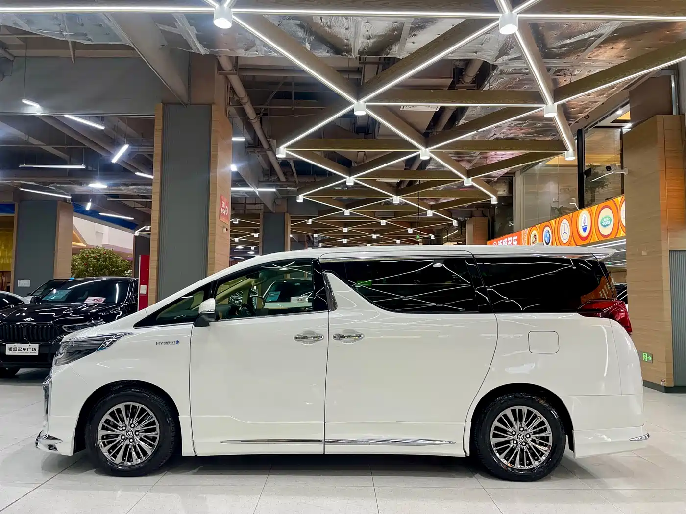 Toyota Alphard 2020 Hybrid 2.5L Premium Edition фото 7