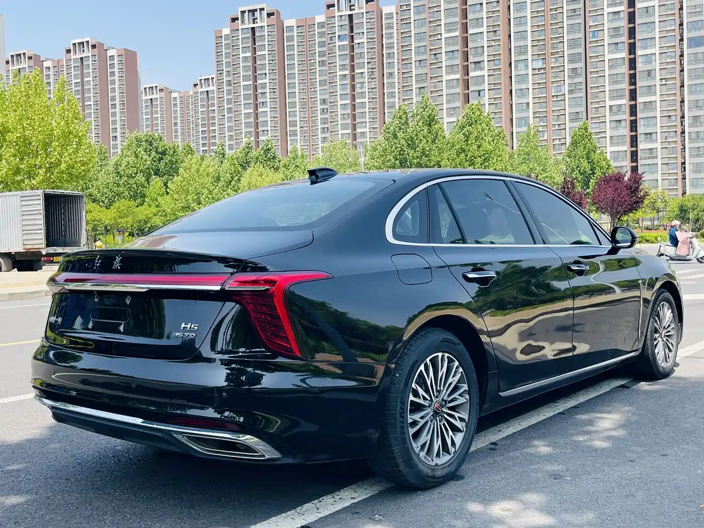 Hongqi H5 2024 1.5T DCT Smart Connect Flag Rhythm Edition фото 26