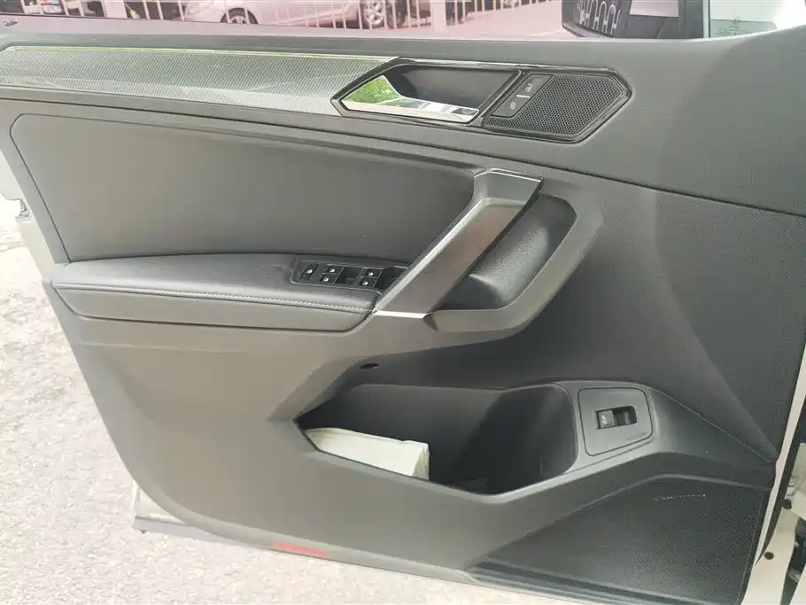 Volkswagen Tiguan L 2021 330TSI Automatic 2WD R-Line Premium фото 7