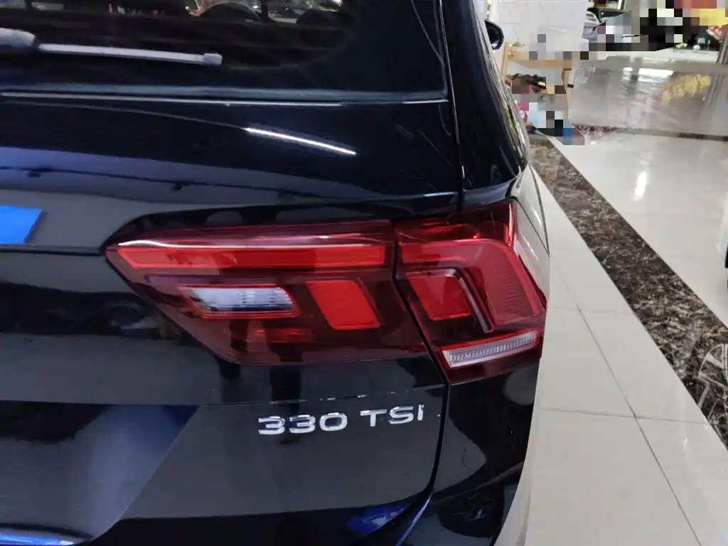 Volkswagen Tiguan L 2021 330TSI Automatic 2WD R-Line Premium фото 8