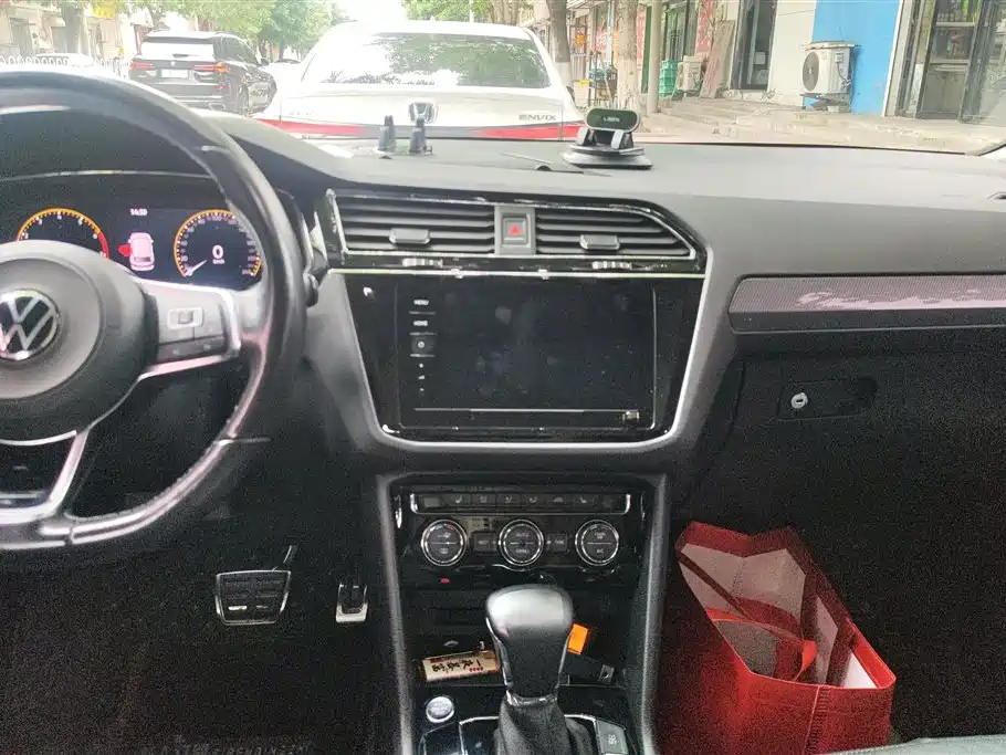 Volkswagen Tiguan L 2021 330TSI Automatic 2WD R-Line Premium фото 13